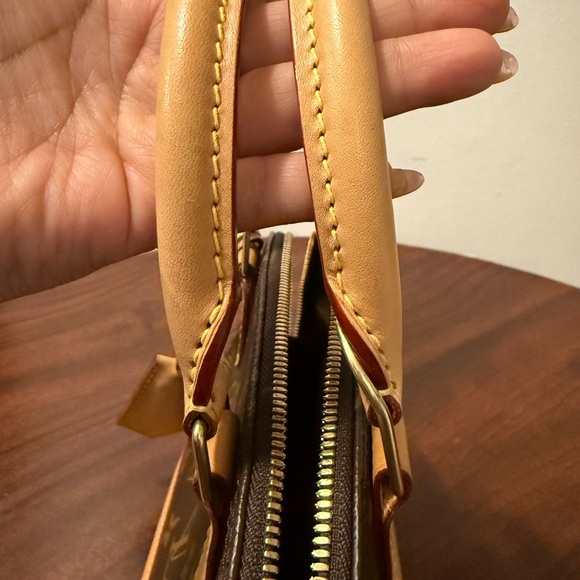 Louis Vuitton Alma BB - Picture 14 of 16